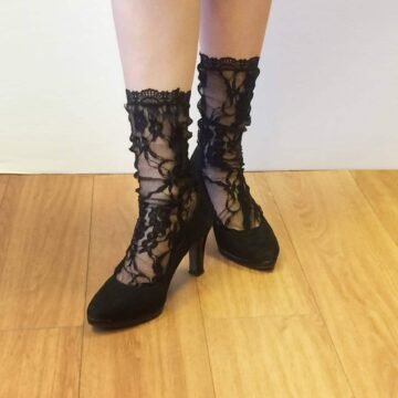 Black lace socks in strecth lace with lace edges