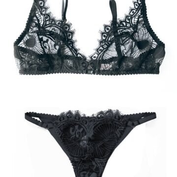 Sheer lingerie set in lace silk made of a bralette and tanga panties