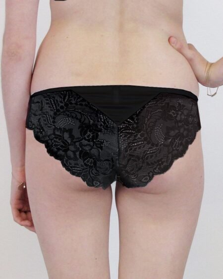 black panties made in silk and lace back on modele