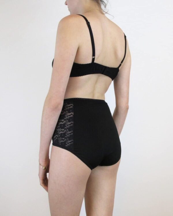 comfortable lingerie set in black cotton and lace