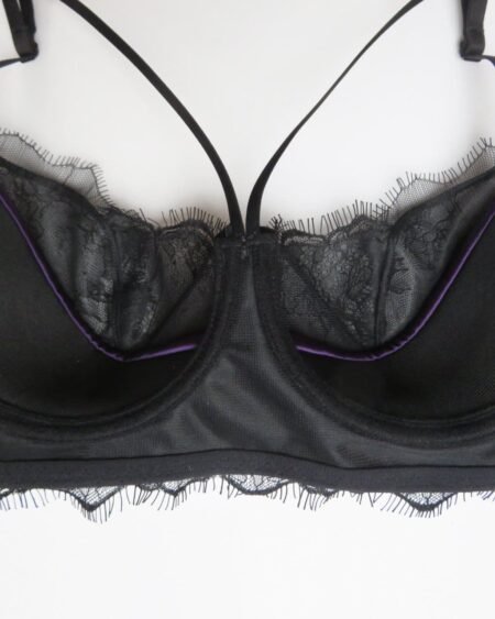supportive bra in silk and lace inside structure