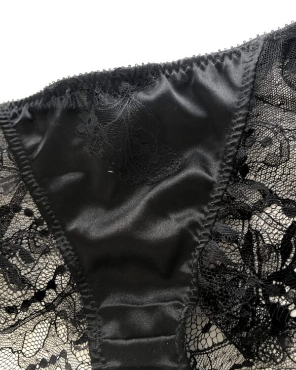 Black short in silk and lace close up2