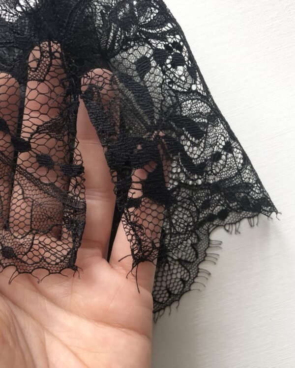 Black short in silk and lace details