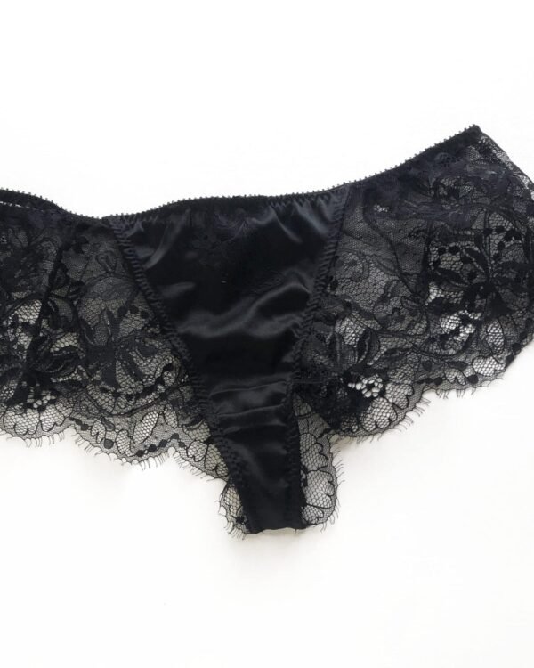 Black short in silk and lace 2