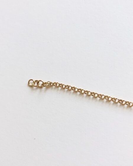 Gold thin bracelet closure