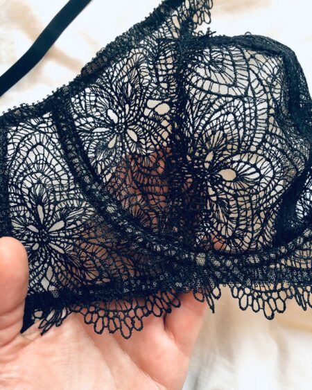 Plus size lace bra full cup