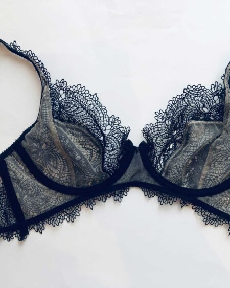 Plus size lace bra inside