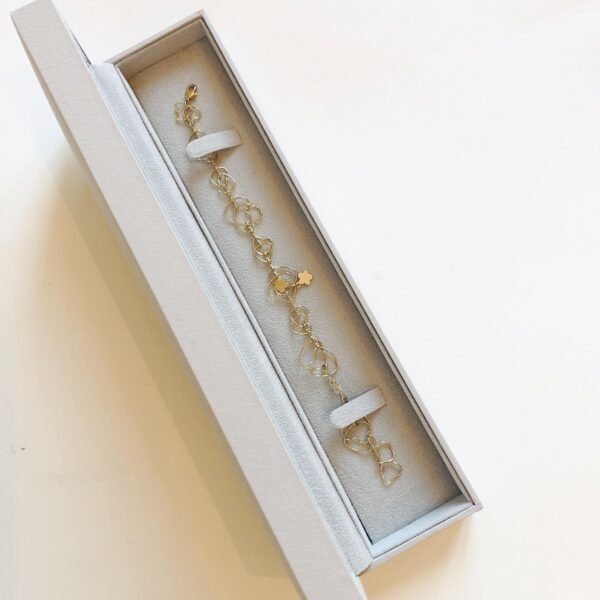 gold bracelet love shape giftbox