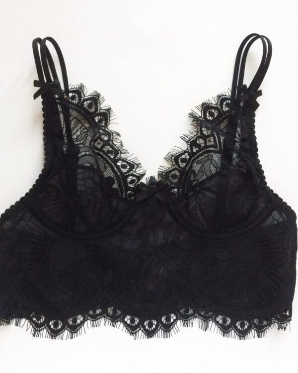 Black lace bra in black french chantilly lace