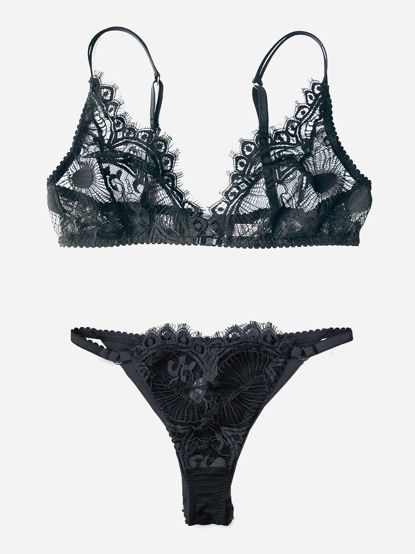 Black lace lingerie, with bra without underwire and Bikini pants